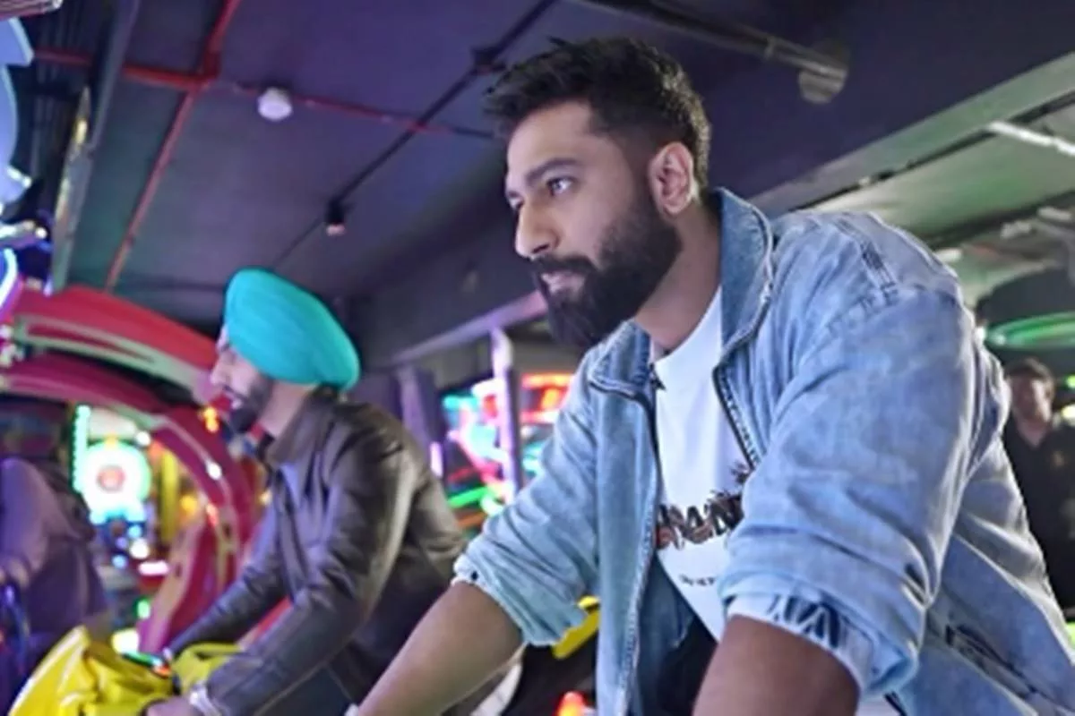 Vicky Kaushal and Ammy Virk race toy bikes in ‘Bad Newz’ promotion