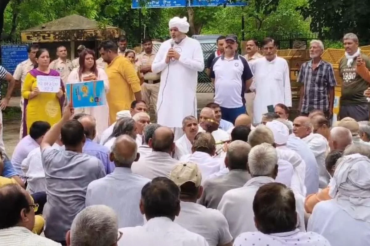 Delhi villagers demand resolution of water issues in rural areas