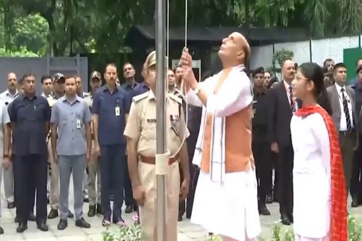 Rajnath Singh hoists national flag; Amit Shah, Rahul Gandhi arrive at Red Fort ahead of PM’s address