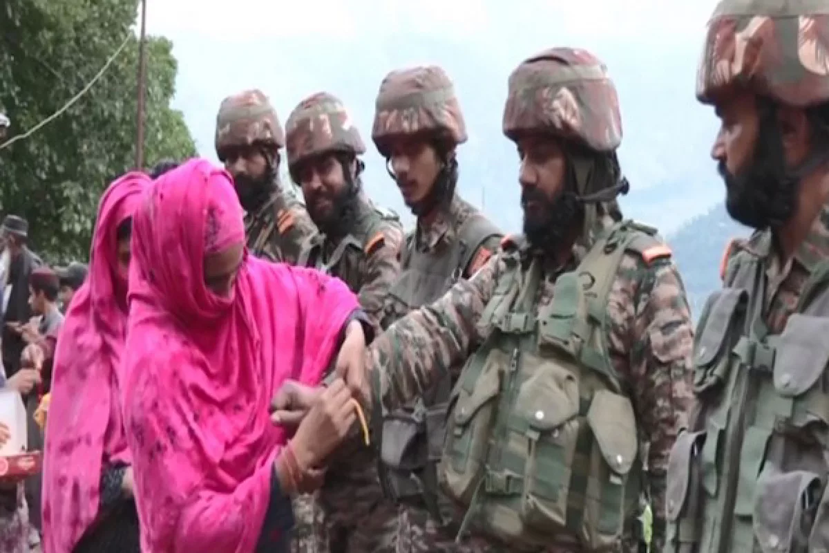 J-K: Women tie Rakhi to army personnel serving on LoC, celebrate Raksha Bandhan in Uri