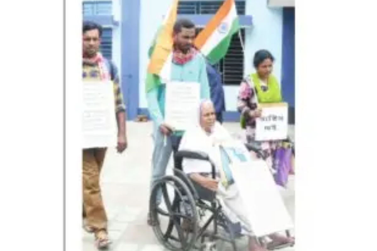 Family marches to Nabanna, mother on wheelchair