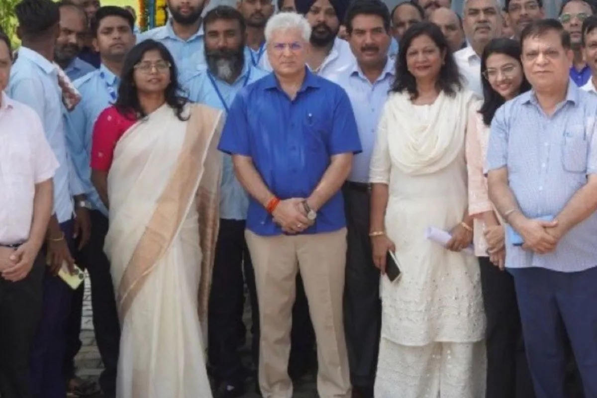 Delhi Minister Kailash Gahlot celebrates Teej with anganwadi beneficiaries