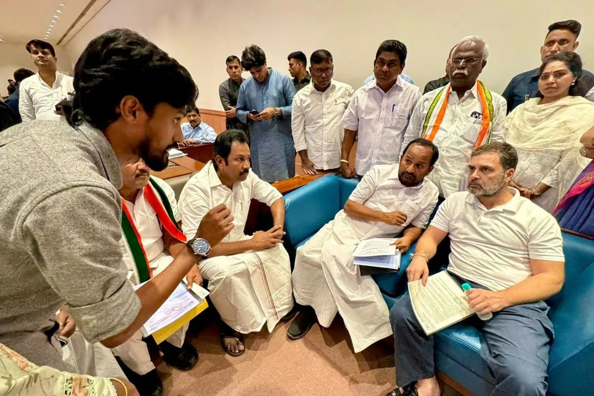 Rahul meets fishermen at reception hall of Parliament to listen to their grievances