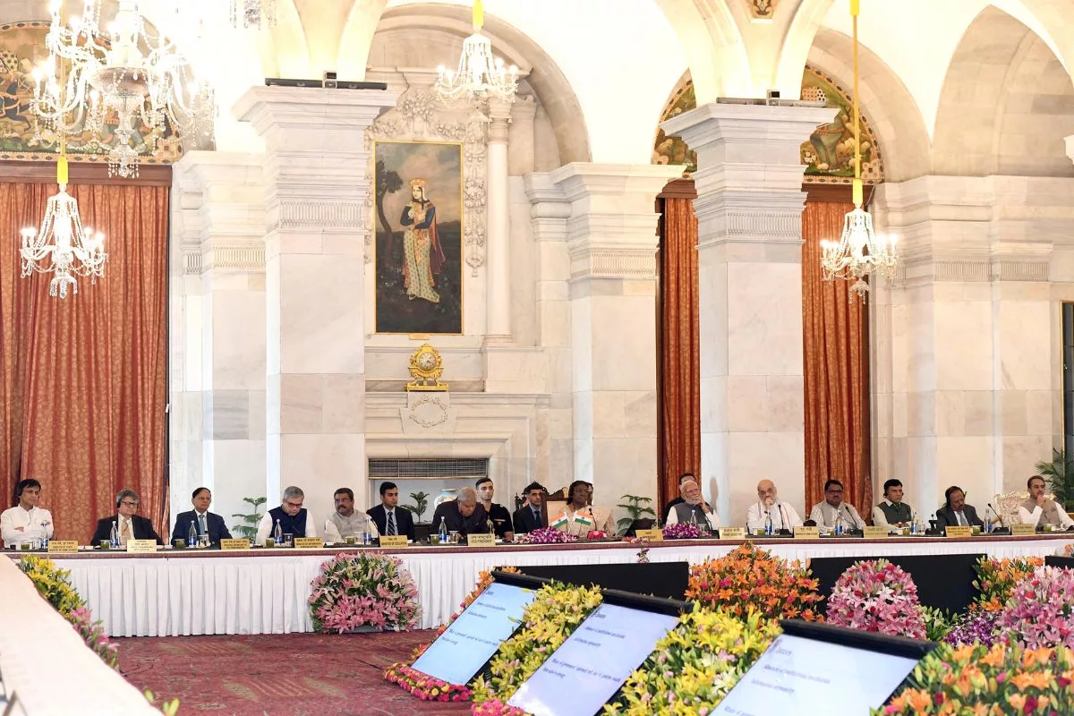 Ambience of Raj Bhavans should reflect Indian ethos: President