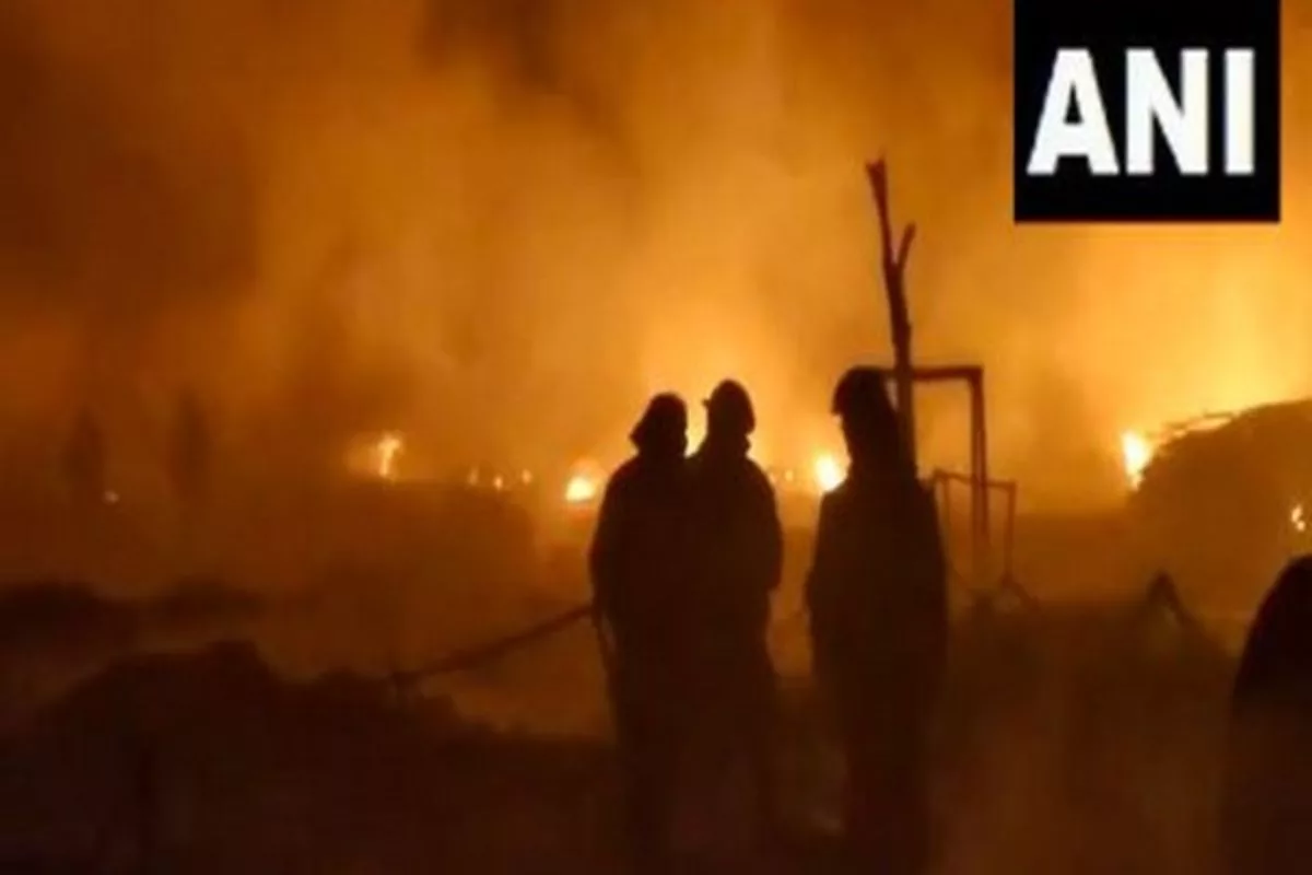 Fire breaks out in Fatehpur Beri godowns, luckily no one was hurt