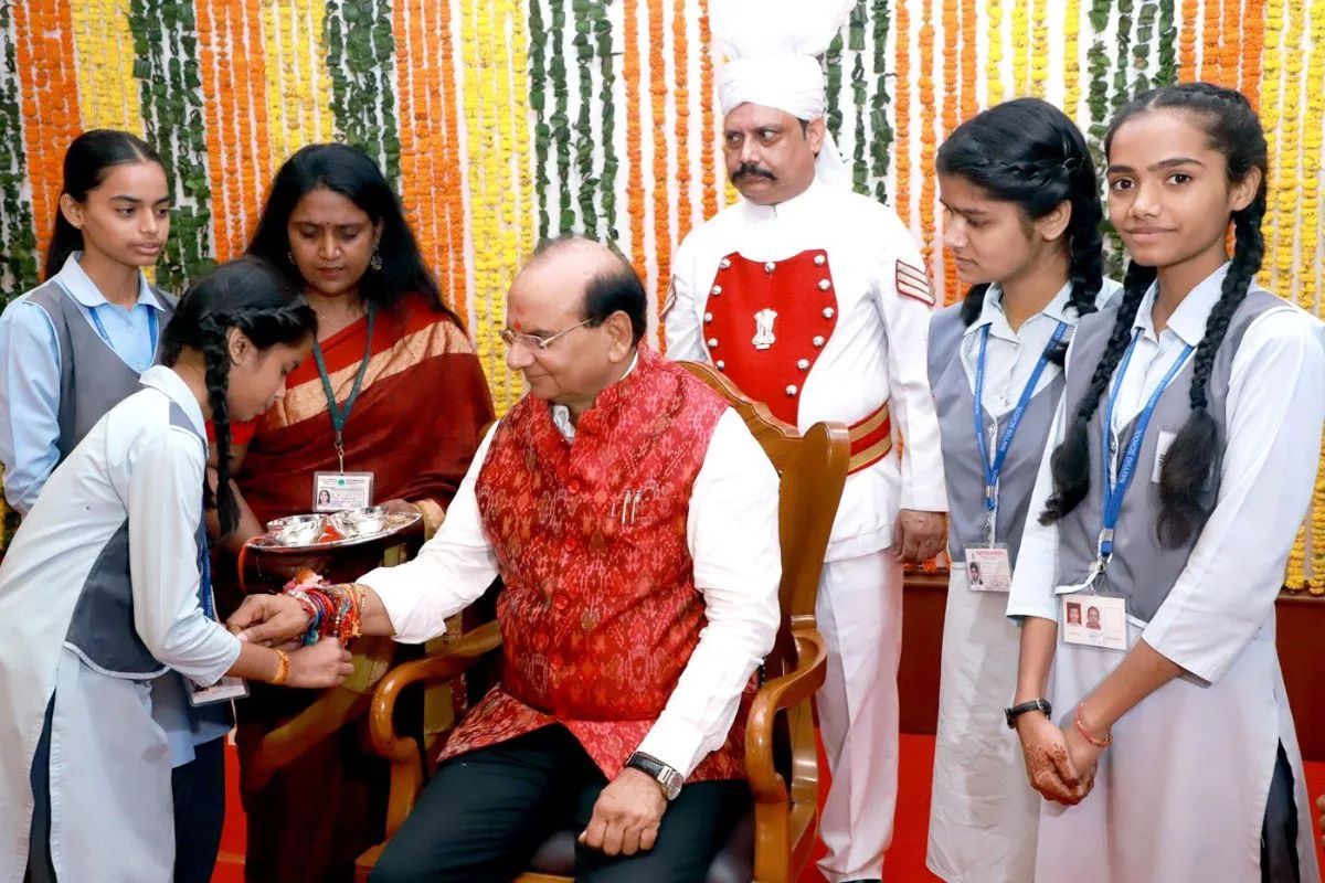 Delhi LG celebrates Rakha Bandhan with with schoolchildren