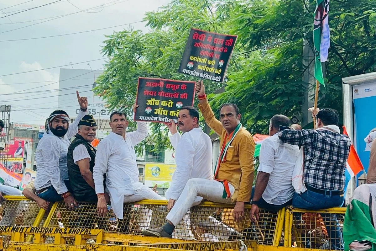 Congress stages protest against Sebi in MP