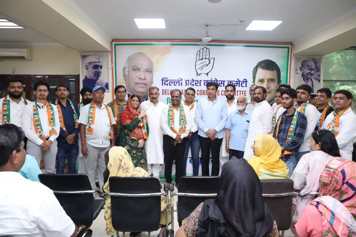 Devender Yadav welcomes leaders and workers from AAP, BJP and NCP into Congress