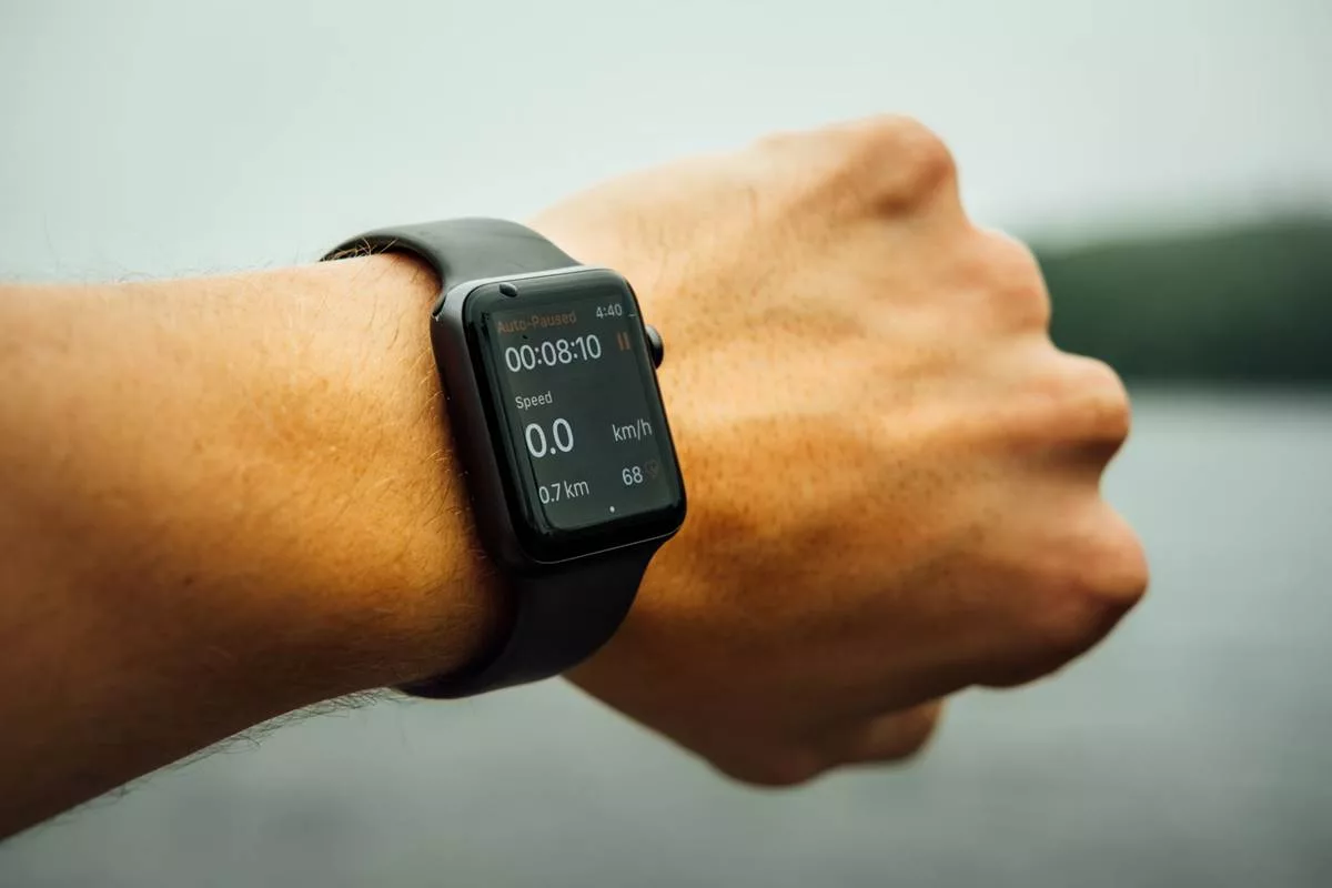 Smartwatches: Balancing benefits with hidden risks