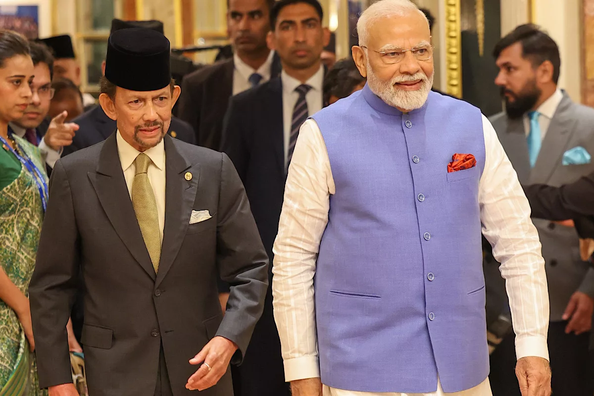 PM Modi meets Sultan of Brunei, discusses bilateral ties