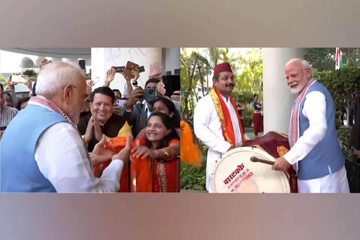 PM Modi arrives in Singapore to warm welcome