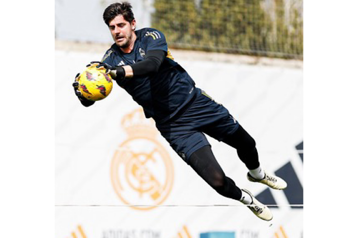 Goalkeeper Lunin signs new long-term contract with Real Madrid