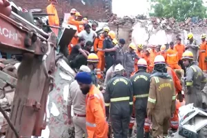 10 killed in building collapse in Meerut city