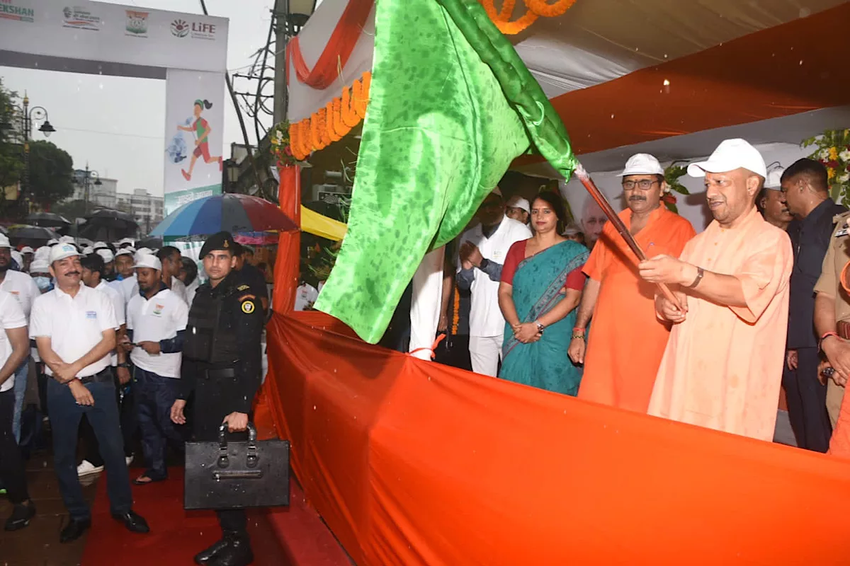 CM Adityanath flags off Namo Plogathon amid rain