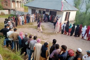 Slow polling in Srinagar district, enthusiasm high among electorate along LoC as J&K votes in second phase