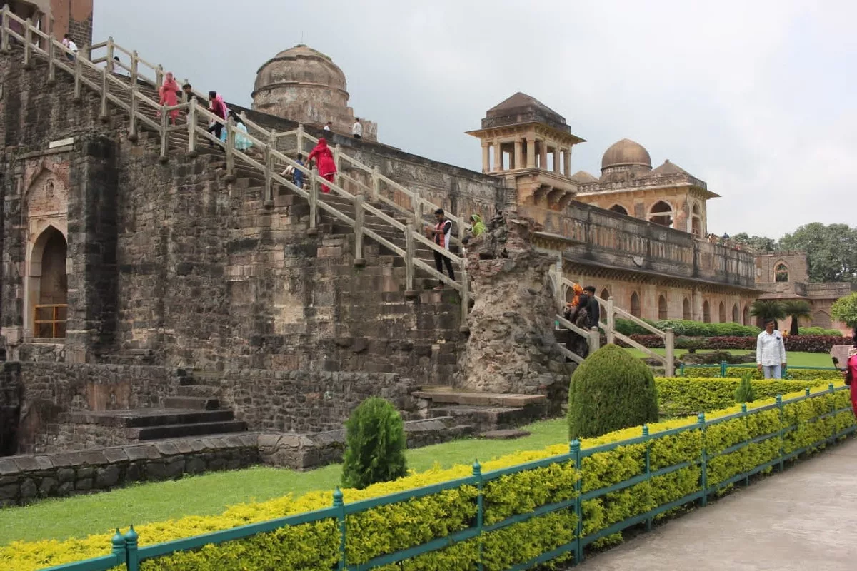 Mandu: Legends of love