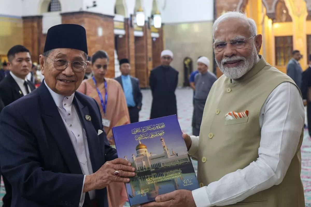 PM Modi visits iconic mosque in Brunei