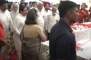 Sonia Gandhi, Sharad Pawar among other leaders pay homage to Sitaram Yechury