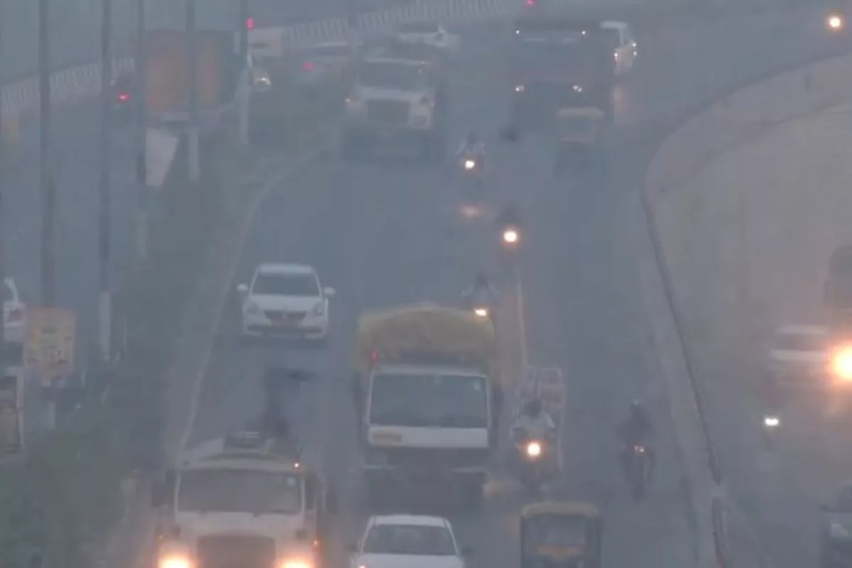 As winter approaches, Delhi’s air quality worsens to ‘Very Poor’; Yamuna covered in froth