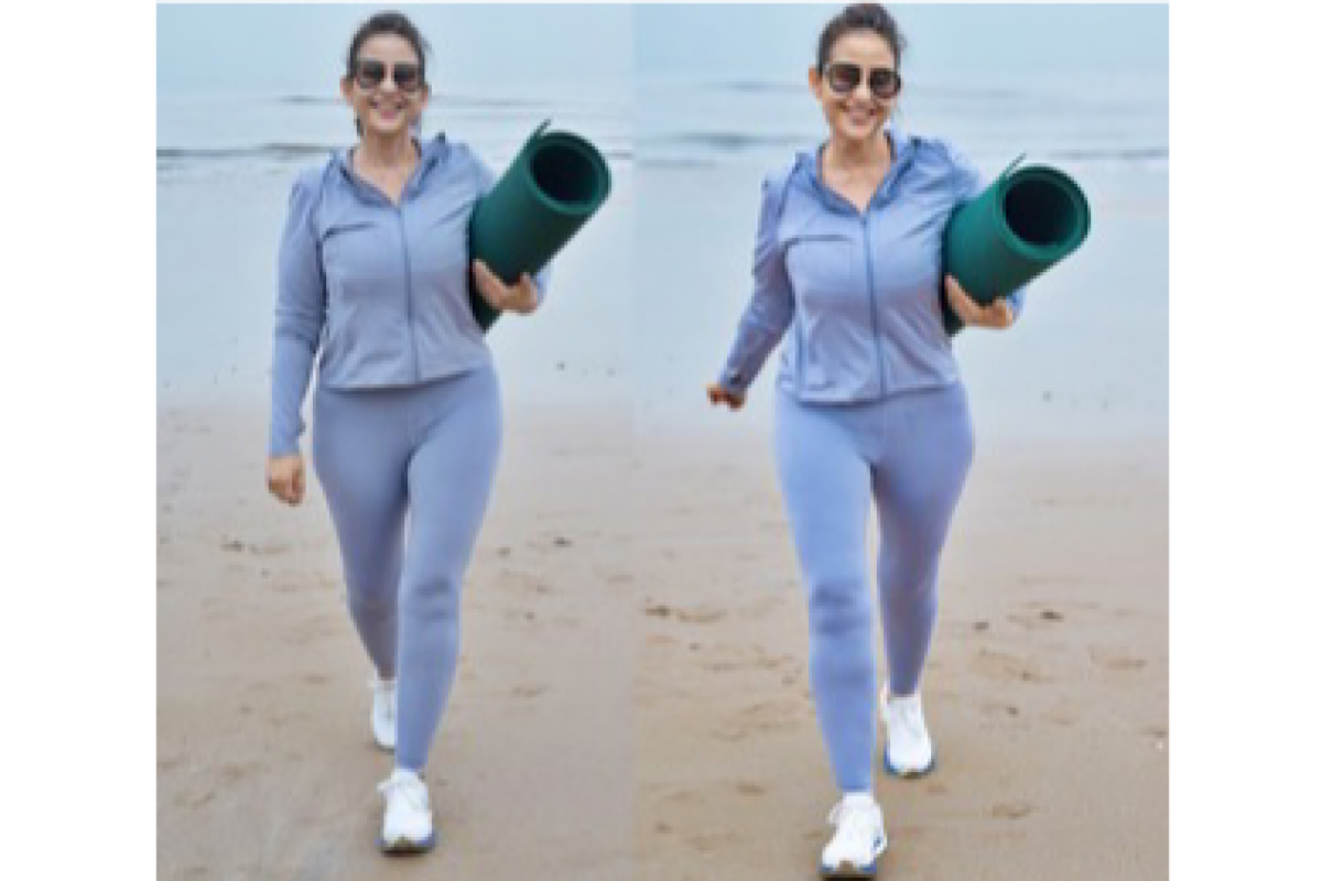 Manisha Koirala loves practising Yoga on Mumbai beaches