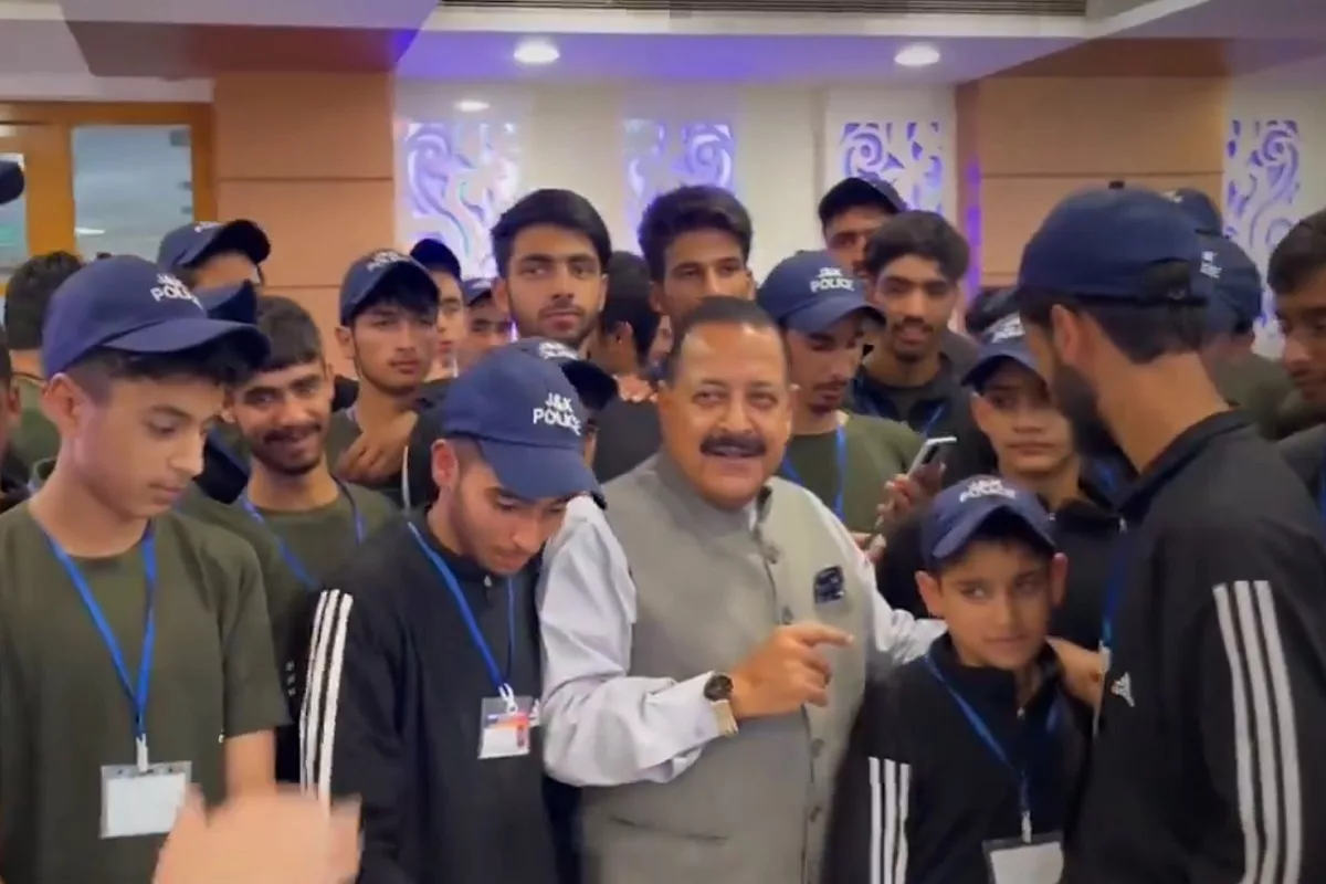 Jitendra Singh interacts with J-K students for Bharat Darshan prog