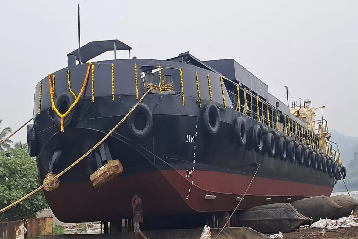 Indian Navy launches missile and ammunition barge LSAM 12 (Yard 80)