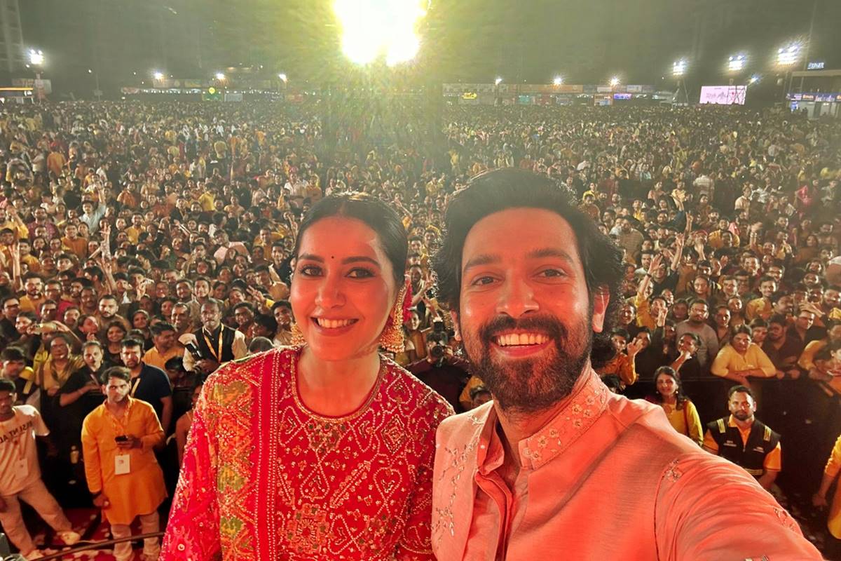 Raashii Khanna, Vikrant Massey promote ‘The Sabarmati Report’ at Navratri pandal