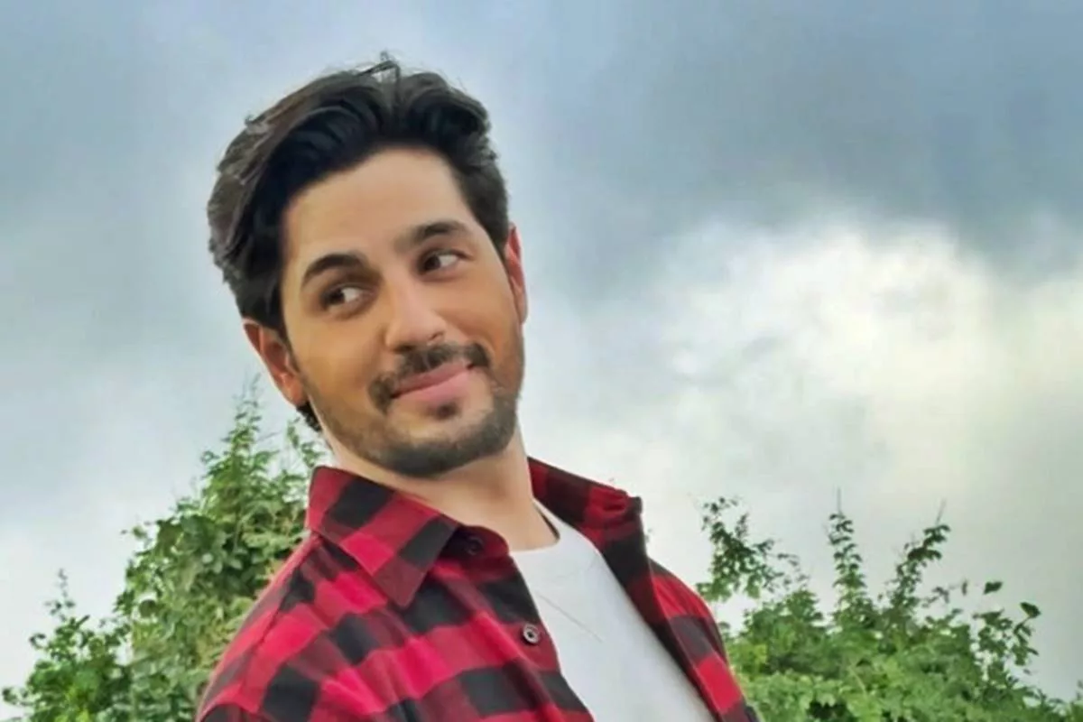 Sidharth Malhotra celebrates 12 years in Bollywood