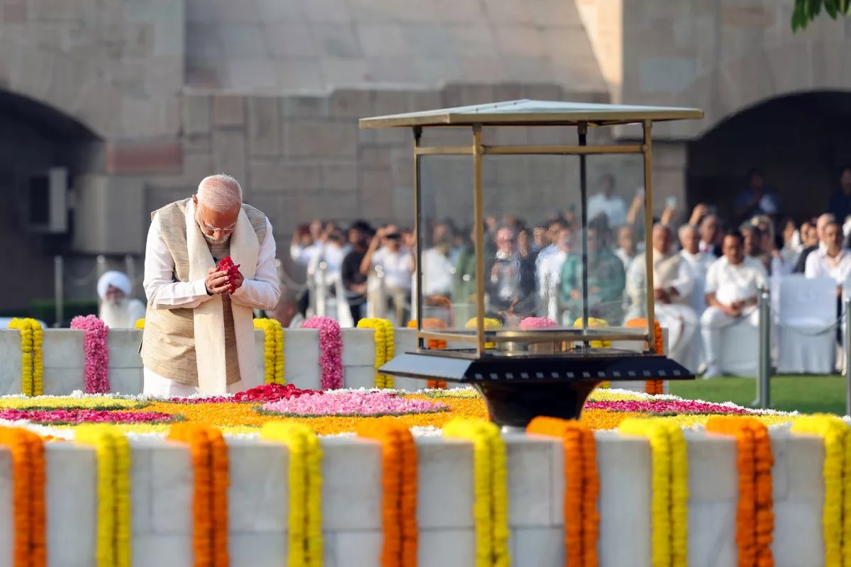 Prez, VP, PM pay tributes to Mahatma Gandhi, Shastri on their jayanti