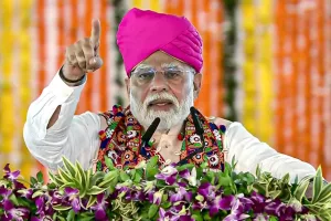 Weak, poor India suits Cong politics: PM Modi