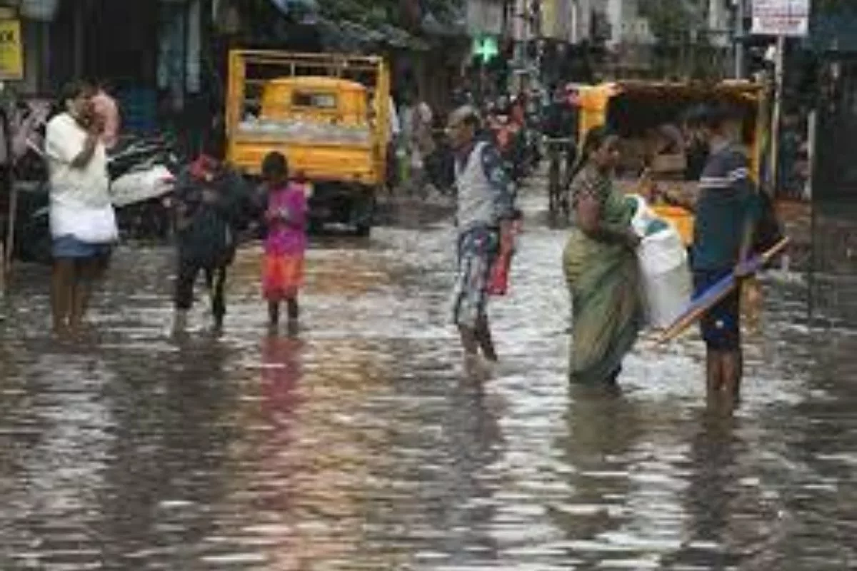 Residents rescued by boats as parts of Chennai flooded ahead of heavy downpour