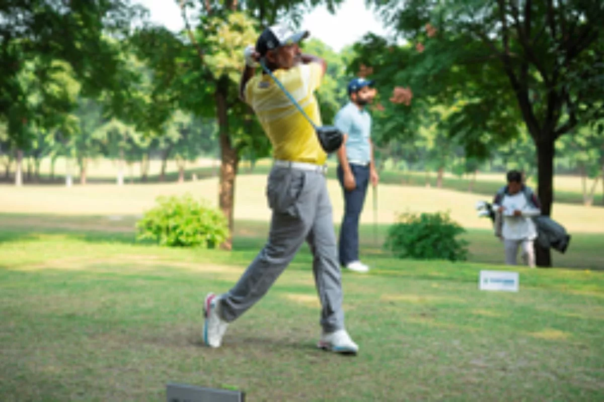 Gangjee regains lead, Parikh gives chase on day three