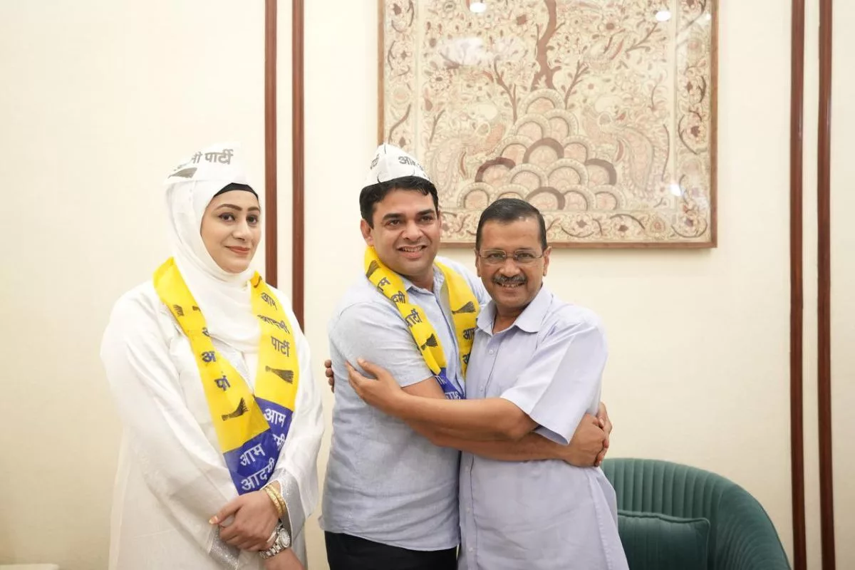 Congress Councilor Shagufta Chaudhary along with husband Zubair Ahmed joins AAP