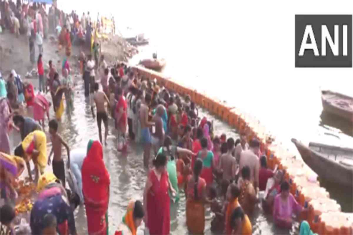 Uttar Pradesh: Devotees take holy dip in river Yamuna on Bhai Dooj