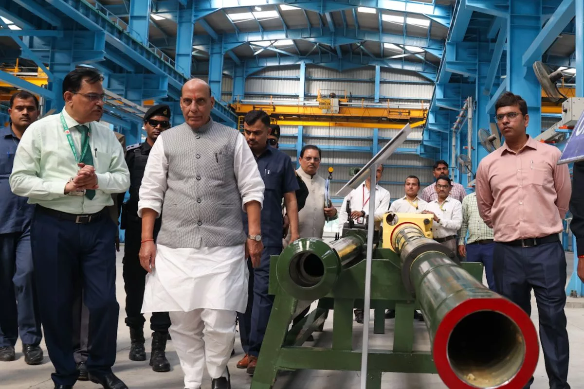 Rajnath visits Kanpur’s Field Gun Factory