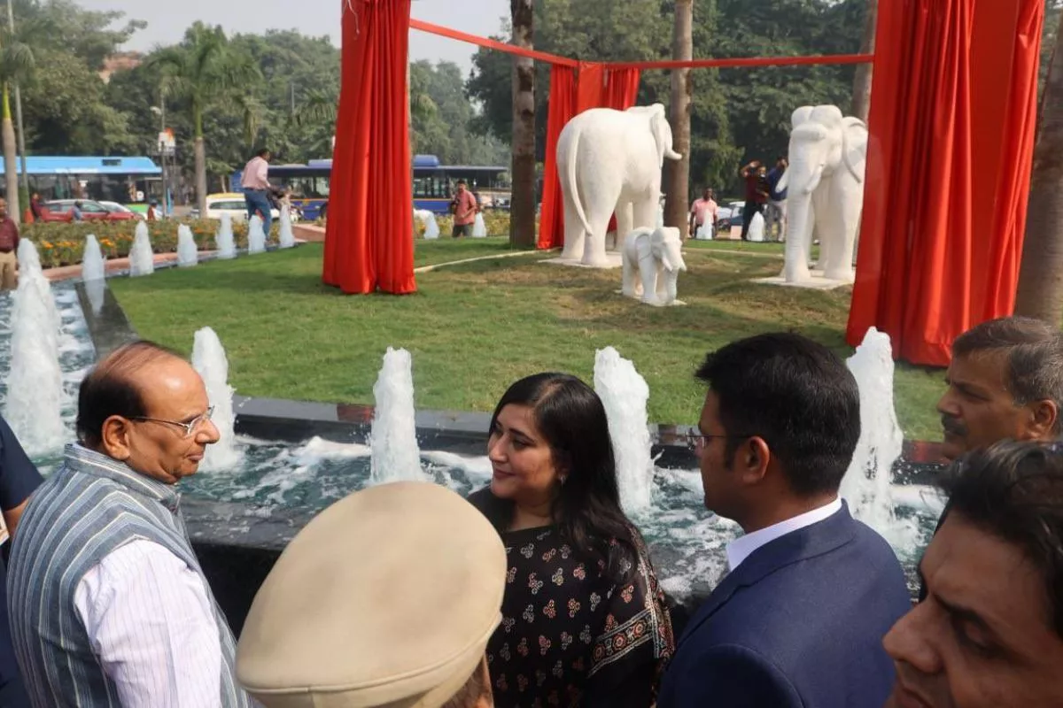 LG reviews Gole market restoration work, unveils Elephant sculpture at RML hospital