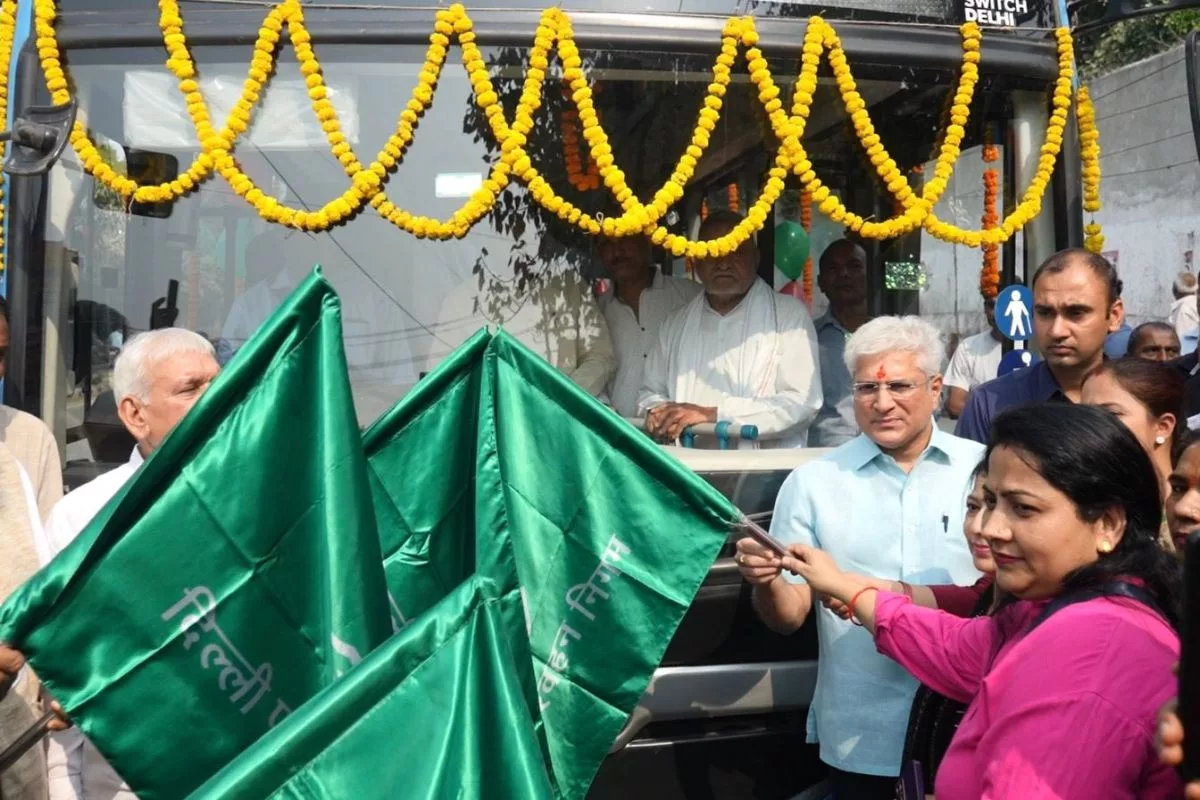 Gahlot flags off new bus route connecting Palam with Central Delhi