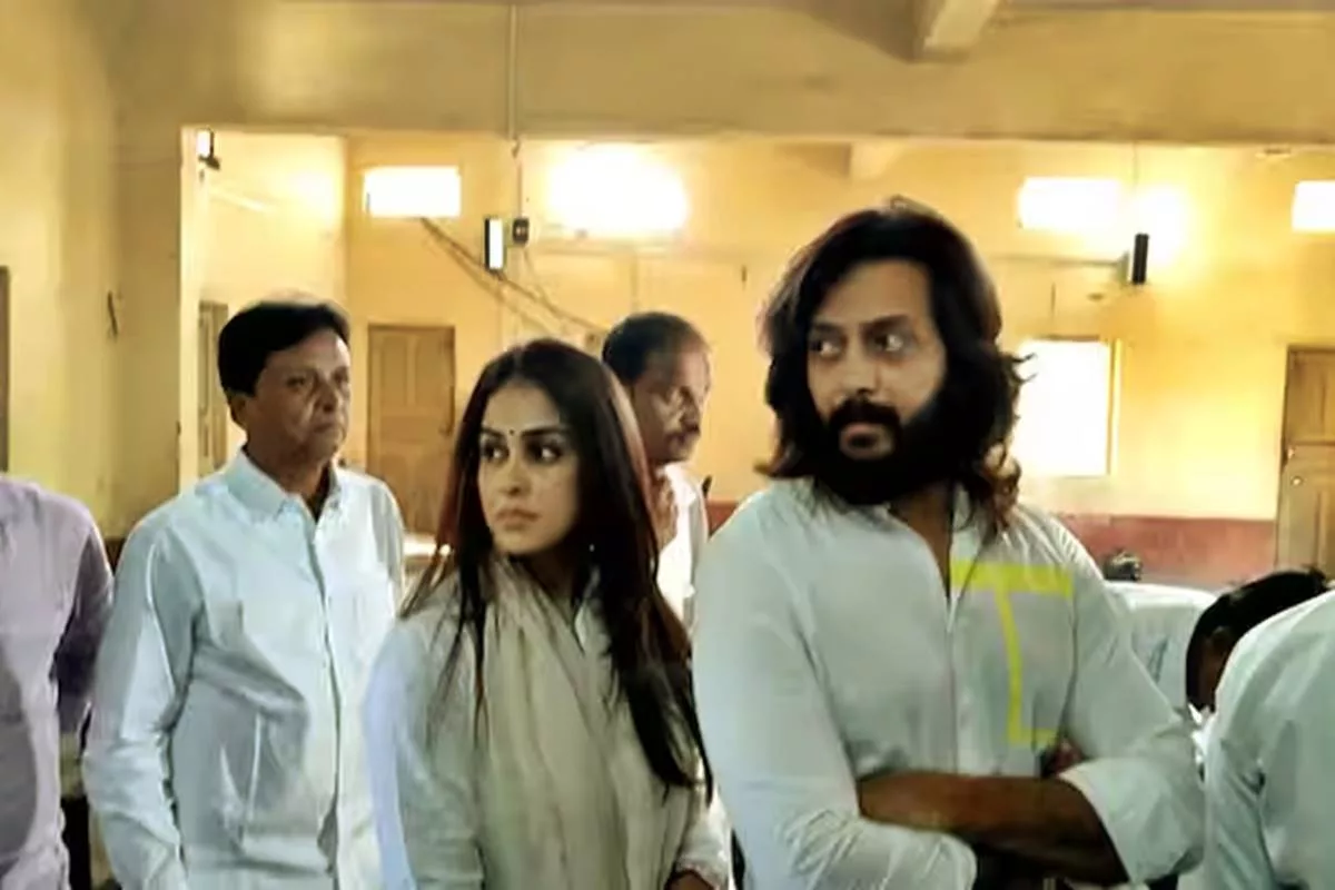 Riteish Deshmukh, Genelia urge first-time voters to cast their ballots