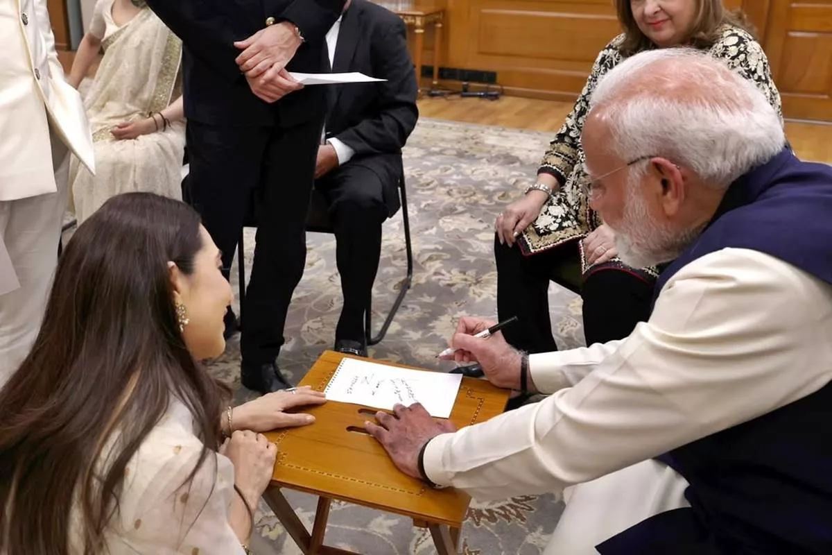 Karisma Kapoor gets PM Modi’s autograph for her kids