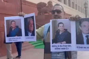 Union Min Giriraj Singh protests in Parliament premises against Sonia, questions her relationship with George Soros