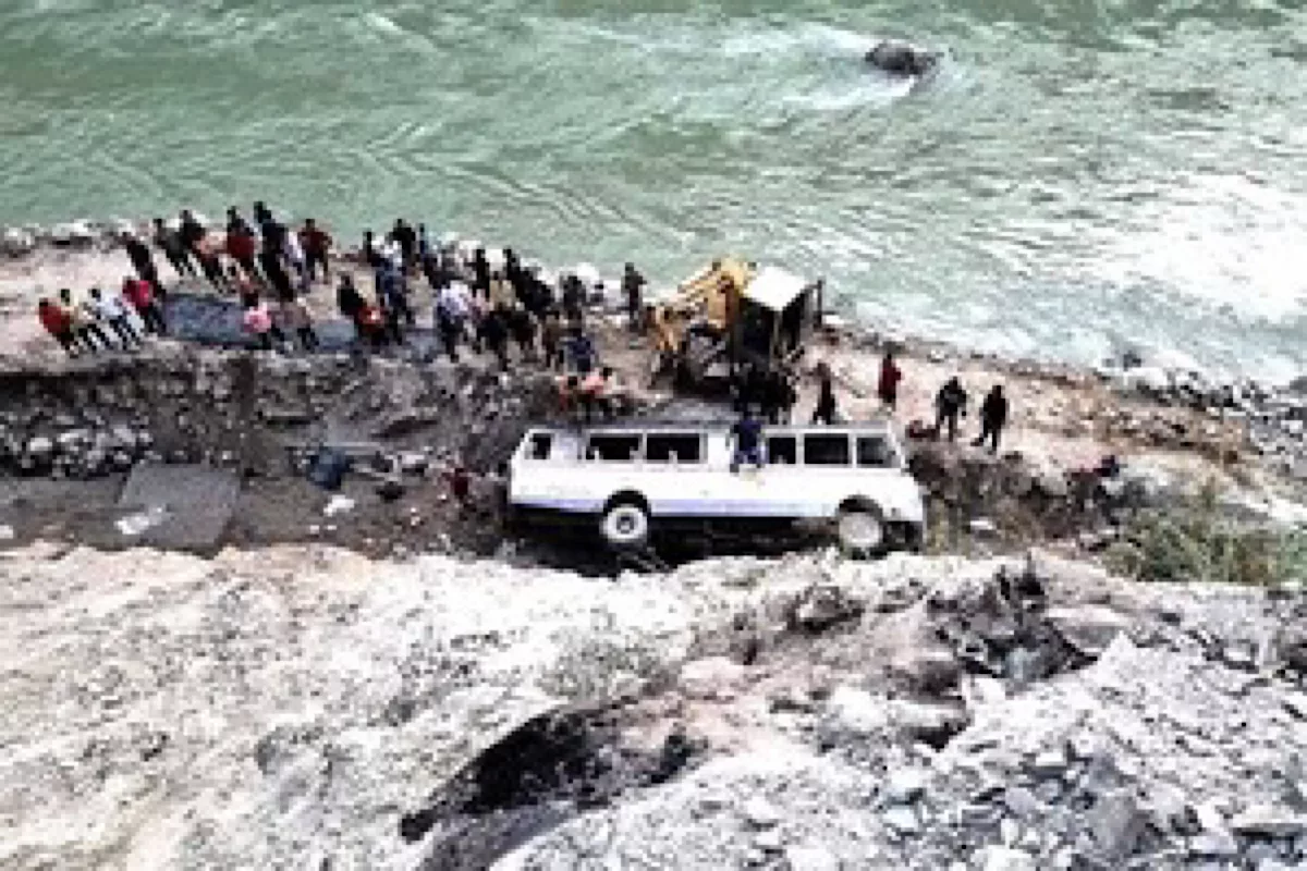 Five killed, 20 injured as bus falls into river near Bengal-Sikkim border