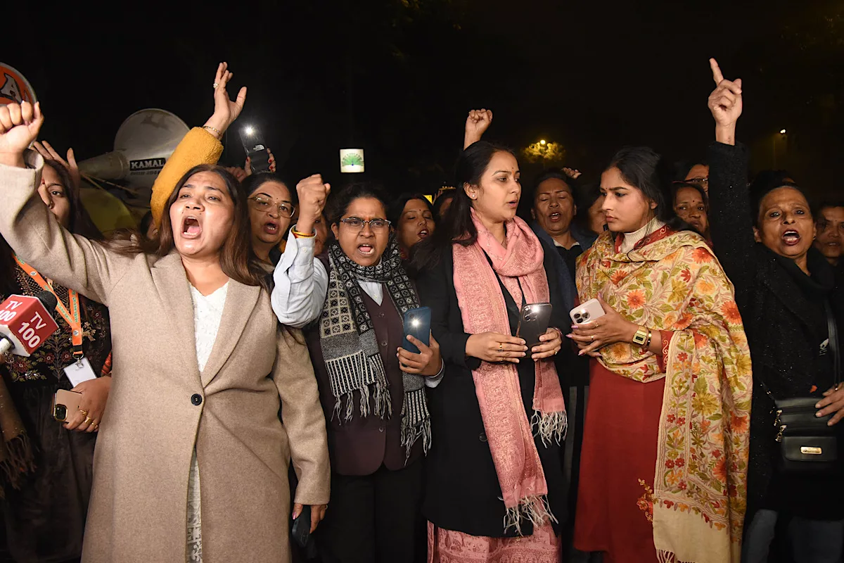 BJP Mahila Morcha protests near Kejriwal’s residence over AAP’s ‘Mahila Adalat’ controversy