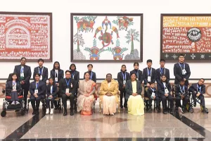 Prez confers Pradhan Mantri Bal puraskar on 17 children