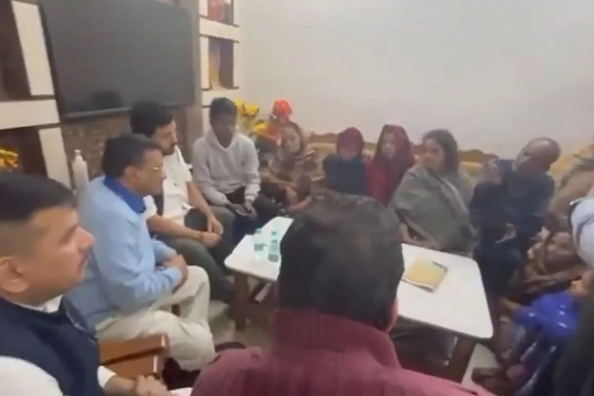 Kejriwal meets murder victim’s kin; blames Centre for poor law and order