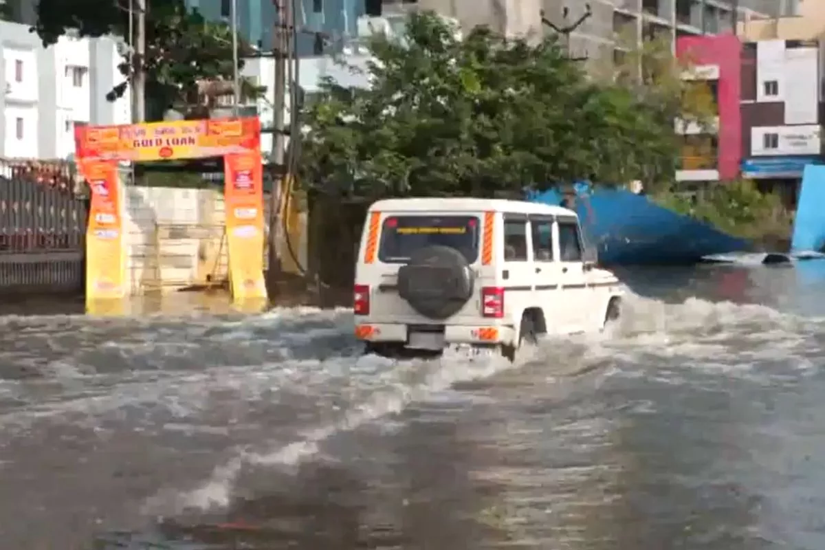 Heavy rain across TN, Chennai suburbs flood