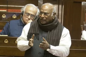 ‘Those who despised  tricolour, Constitution are lecturing us’: Kharge