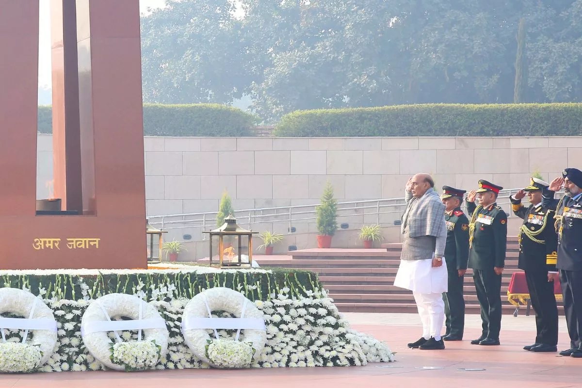 Nation pays homage to 1971 War heroes on Vijay Diwas