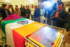 Kejriwal, Atishi ,Sanjay Singh pay respects to Dr. Singh