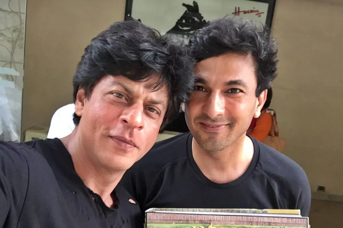 Vikas Khanna hosts Shah Rukh Khan at his restaurant in NYC