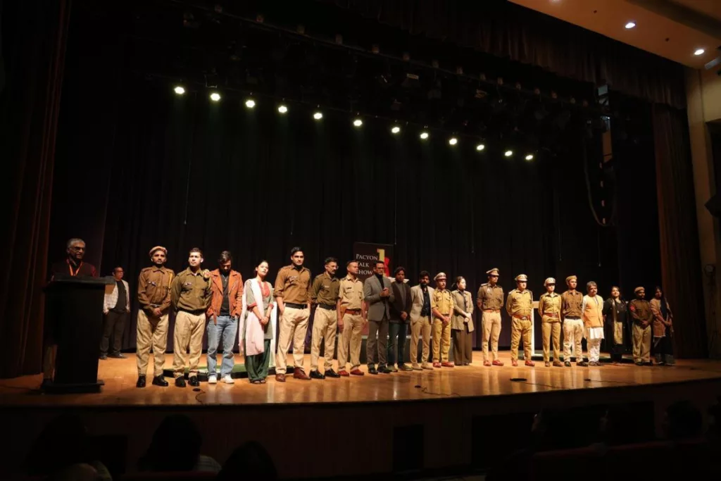 Delhi,play,police